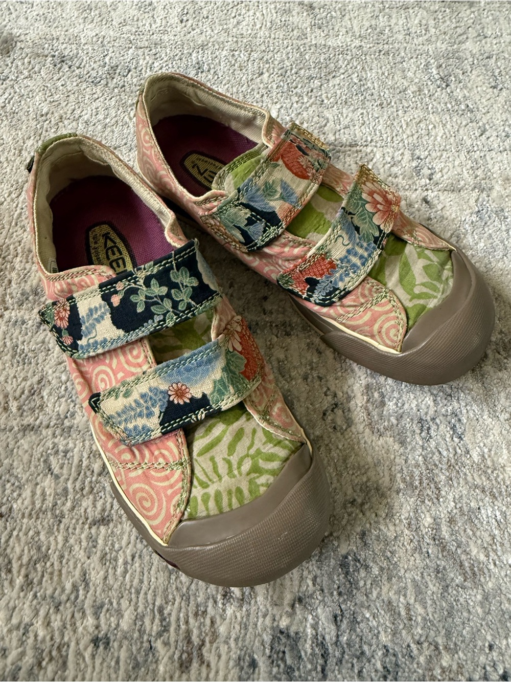 KEEN Women's Sula Floral Pattern Hook-and-Loop Sneakers Multicolor - Picture 2 of 15